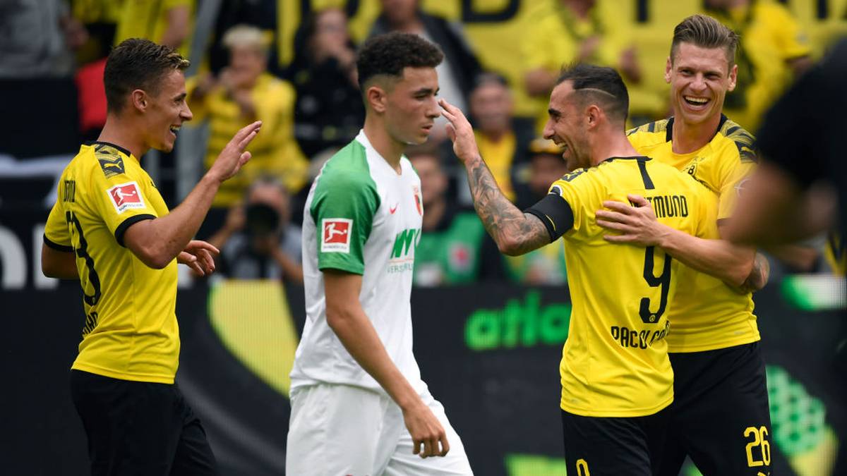 FC AUGSBURG - NOTE 3: Was für ein verkorkster Saisonstart. Martin Schmidt startete mit seinen Augsburgern desaströs. Nach den ersten zehn Spielen hatte der FCA gerade mal einen Sieg auf dem Konto. Schmidt stand vor dem Aus, die Fuggerstädter waren klarer Abstiegskandidat