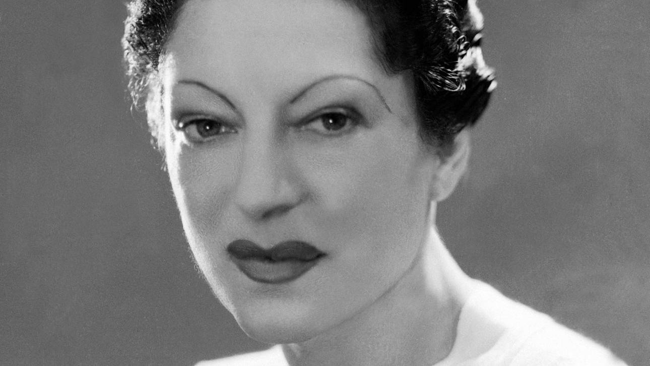 Undated portrait of French tennis player Suzanne L