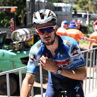 Der ehemalige Straßenradweltmeister Julian Alaphilippe kommt seit zwei Saisons nicht mehr an seine Topleistungen heran. Nun erhebt sein Teamchef schwere Vorwürfe gegen den Franzosen.