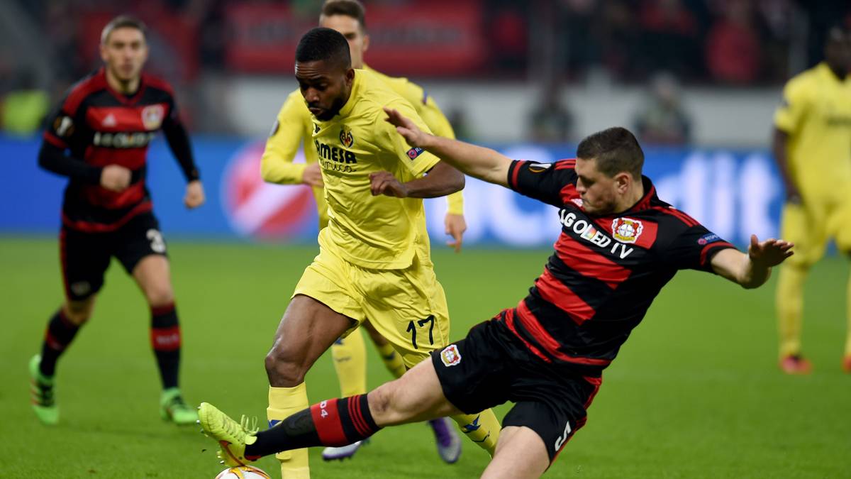 Und das zeigt sich auch in den ersten Minuten. Kyriakos Papadopoulos und Co. scheuen keinen Zweikampf und bestimmen das Spiel vor heimischem Publikum