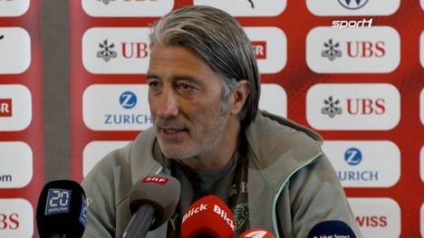 Nach dem Platzverweis für Breel Embolo gegen Argentinien übt Murat Yakin deutliche Kritik am Schiedsrichter und dem VAR.