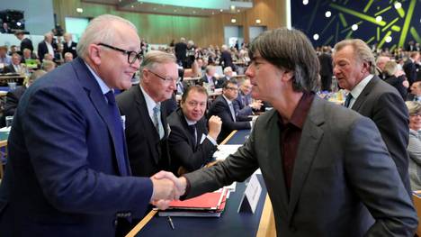 Fritz Keller beim Bundestag mit Bundestrainer Joachim Löw