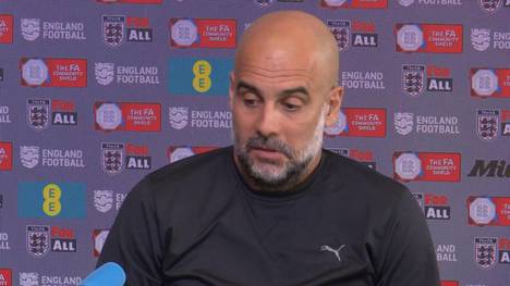 Auf einer Pressekonferenz spricht City-Trainer Pep Guardiola über eine mögliche Vertragsverlängerung bei den Skyblues.