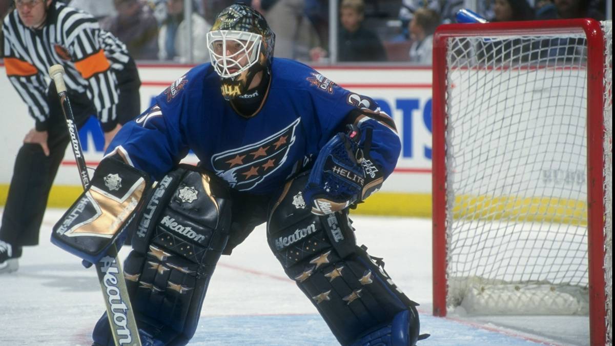 OLAF KÖLZIG: Der Nationaltorhüter, in Südafrika geboren und in Kanada aufgewachsen, erreichte mit den Washington Capitals 1998 die Endspielserie. Trotz starker Leistungen von "Olie the Goalie" siegten die Detroit Red Wings in nur vier Spielen