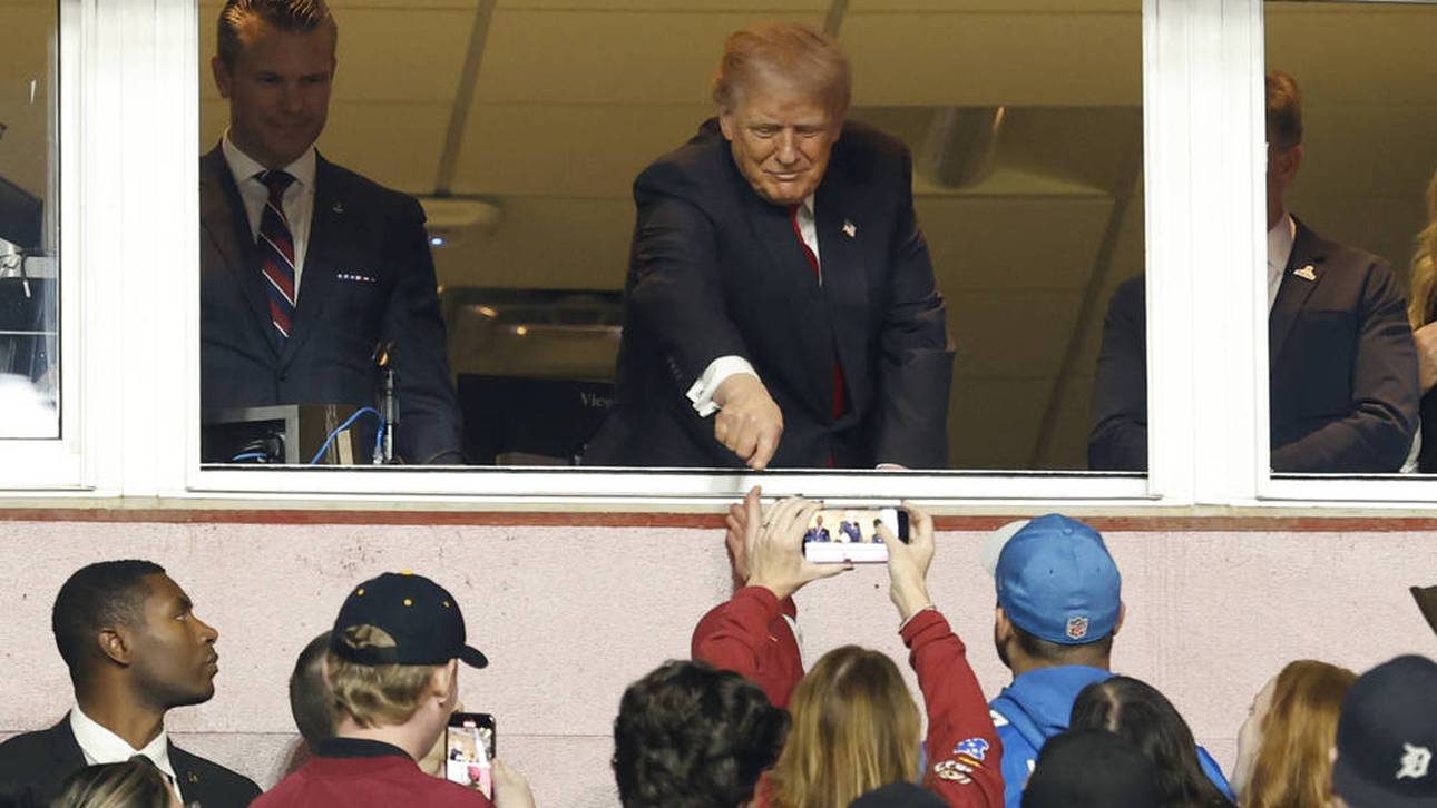 Donald Trump besuchte das Spiel der Washington Commanders