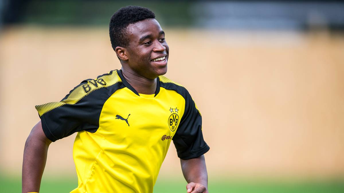 YOUSSOUFA MOUKOKO (Borussia Dortmund): Der Jungstar der Jugend von Borussia Dortmund. 40 Tore in der B-Jugend-Saison 2017/18, schon als 13-Jähriger in der U17. Im Sommer 2018 schoss er den BVB zur U17-Meisterschaft, erzielte das Siegtor im Finale gegen den FC Bayern