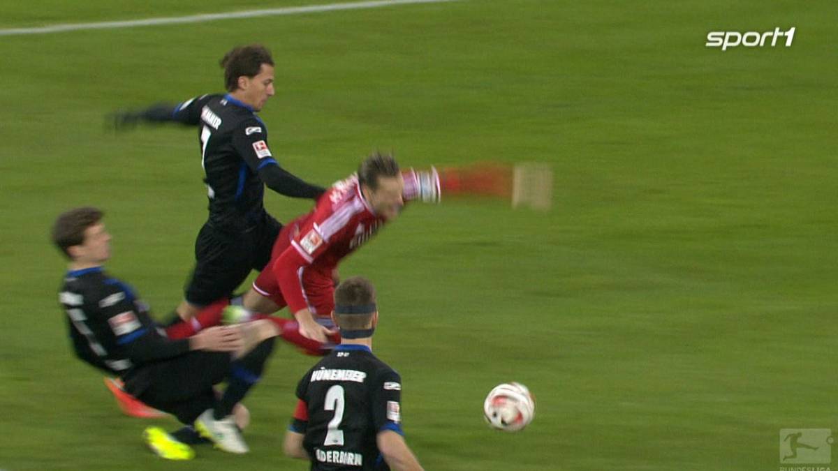 Am 04.02.2015 schweben sowohl der HSV als auch der Gegner SC Paderborn im Abstiegskampf. Nach nur 8 Sekunden gibt es Elfmeter für den HSV, der den 3:0 Sieg einleitet. Van der Vaart verwandelt eiskalt.