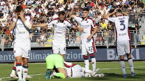 Genoa& x2019;s Ruslan Malinovskyi injured and delusion genoa& x2019;s players In action during the Serie A enilive soccer match between Venezia and Genoa at the Pier Luigi Penzo Stadium, north Est Italy -Saturday, September 21, 2024. - Soccer PUBLICATIONxNOTxINxITAxFRAxCHN Copyright: xPaolaxGarbuio LaPressex