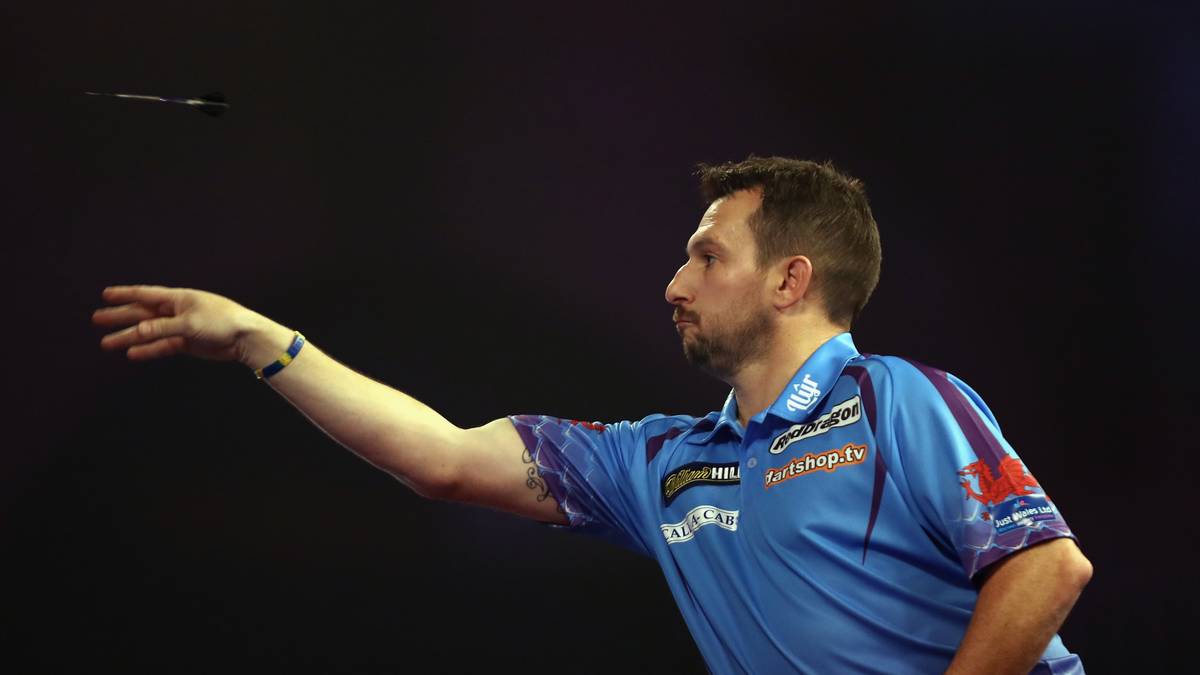 PLATZ 12 - JONNY CLAYTON (PDC Order of Merit: 15): Der Waliser feierte erst 2017 seinen Durchbruch auf der PDC-Tour, als er bei der WM Gerwyn Price schlug. Im darauffolgenden Jahr waren die Erwartungen als Top-32-Spieler noch ein Stück höher, doch Clayton scheiterte bereits in Runde eins. In der anschließenden Saison verbesserte er sich bei fast allen Majors und hat nun große Hoffnungen auf einen Coup bei der WM.