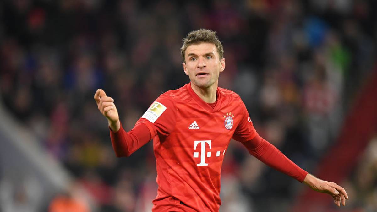 FC BAYERN - NOTE 3,5: Viele Gegentore, unerklärliche Leistungsschwankungen und eine Trainerentlassung: Der FC Bayern lief den eigenen Ansprüchen in der Hinrunde häufig nur hinterher. Unterm Strich steht in der Bundesliga Platz drei - der Rekordmeister war so verwundbar wie lange nicht