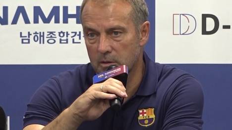 Barca-Coach Hansi Flick zeigt sich bei der Saisonvorbereitung mit der Flexibilität seiner Spieler zufrieden. Diese können auf verschiedenen Positionen spielen und somit Ausfälle kompensieren.