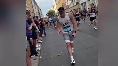 Andre Schürrle läuft mit beim Berlin-Marathon. Das ist seine Zeit und diese Pop-Ikone schlägt den Weltmeister von 2014. 