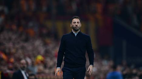 Der türkische Top-Klub Fenerbahce Istanbul trennt sich von Trainer Domenico Tedesco und reagiert damit auf die 0:3-Klatsche gegen den Stadtrivalen Galatasaray. 