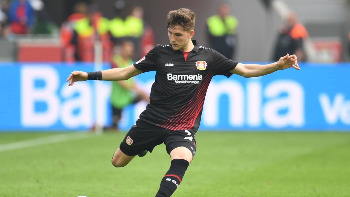 PANAGIOTIS RETSOS (bis 46.): In der Anfangsphase auf der linken Seite gegen Arjen Robben und Joshua Kimmich überfordert, kassierte nach einem rüden Einsteigen früh Gelb und wurde zur Pause erlöst - SPORT1-Note: 5,5