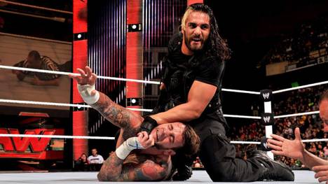 Seth Rollins bei einem WWE-Match gegen CM Punk im Jahr 2013