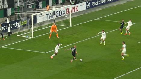 Der in der Bundesliga krisengebeutelte FC St. Pauli hat den Einzug ins Pokal-Viertelfinale geschafft.