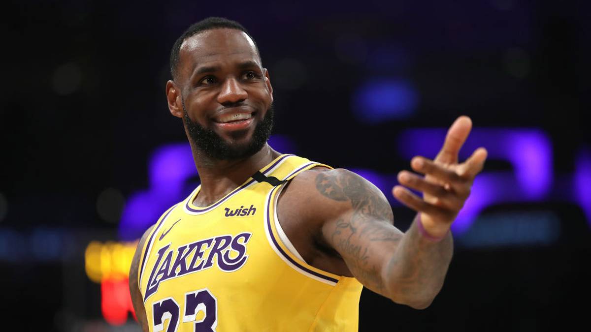 PLATZ 2 - LOS ANGELES LAKERS (4,4 Milliarden): Die Ankunft von LeBron James im Vorjahr hat die Lakers in neue Sphären gebracht. Dank einer 19-prozentigen Wertsteigerung durchbrechen auch die Lakers die Vier-Milliarden-Schallmauer