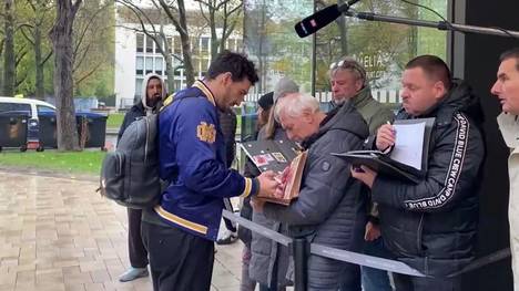 Die DFB-Stars sind in Frankfurt angekommen. Damit beginnen die Vorbereitungen auf die Länderspiele gegen die Türkei und Österreich.