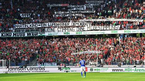 Anhänger von Hannover 96 sprechen sich gegen Präsident Martin Kind aus 