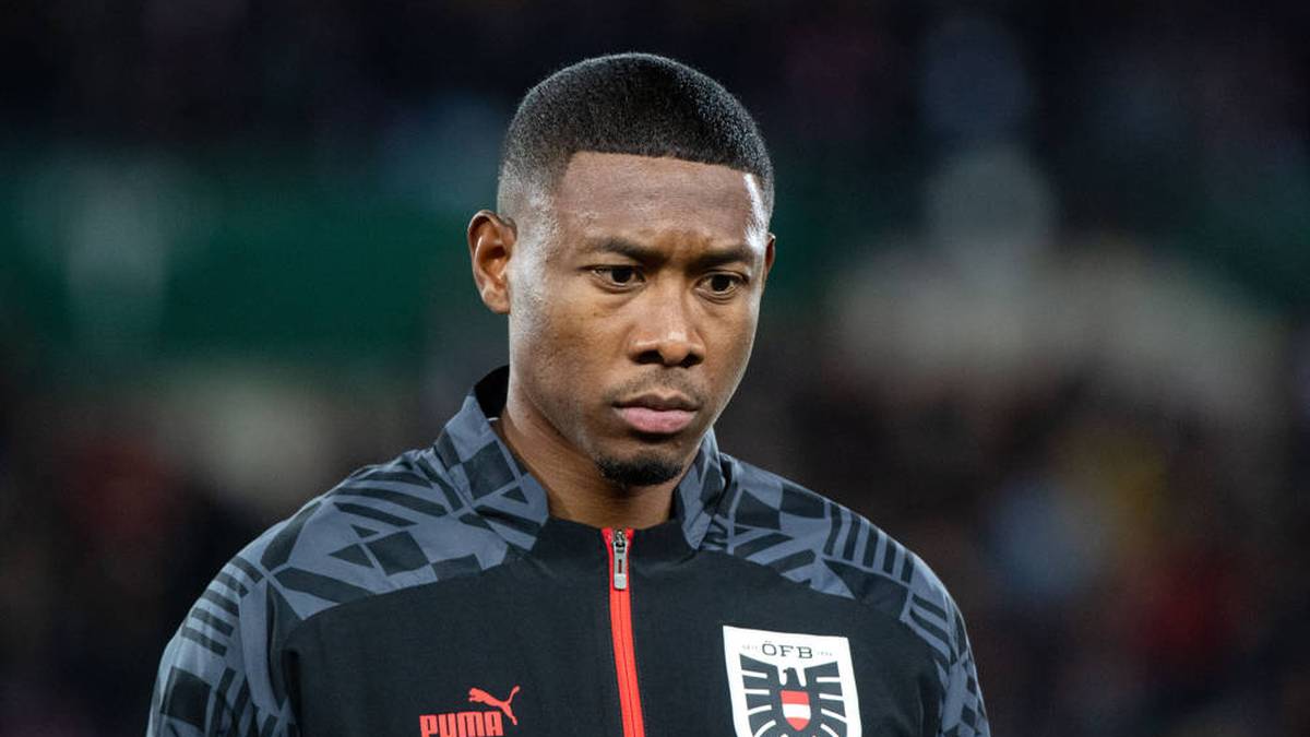 Der größte Hoffnungsträger unseres Nachbarlandes wird nicht bei der EM mitwirken können. Zwar fährt Alaba als eine Art Bindeglied zwischen Mannschaft und Trainer mit zum Turnier, ein weiterhin auszukurierender Kreuzbandriss steht einem aktiven Einsatz auf dem Platz allerdings im Weg. 