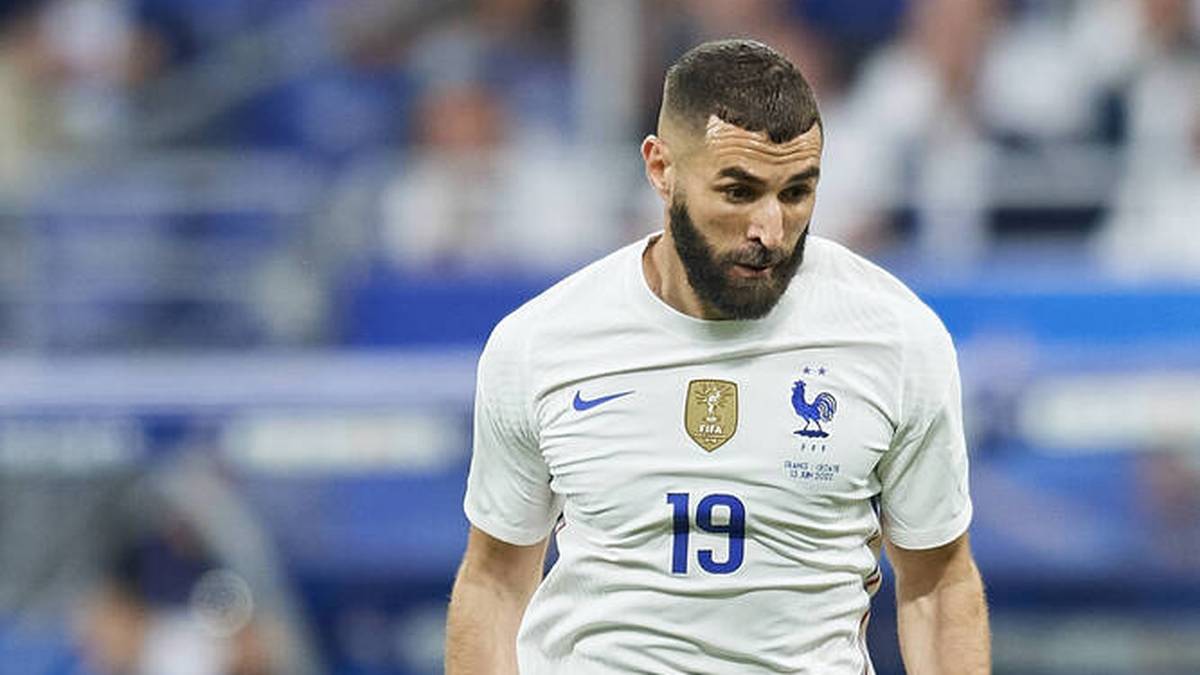Karim Benzema im weißen Auswärtstrikot