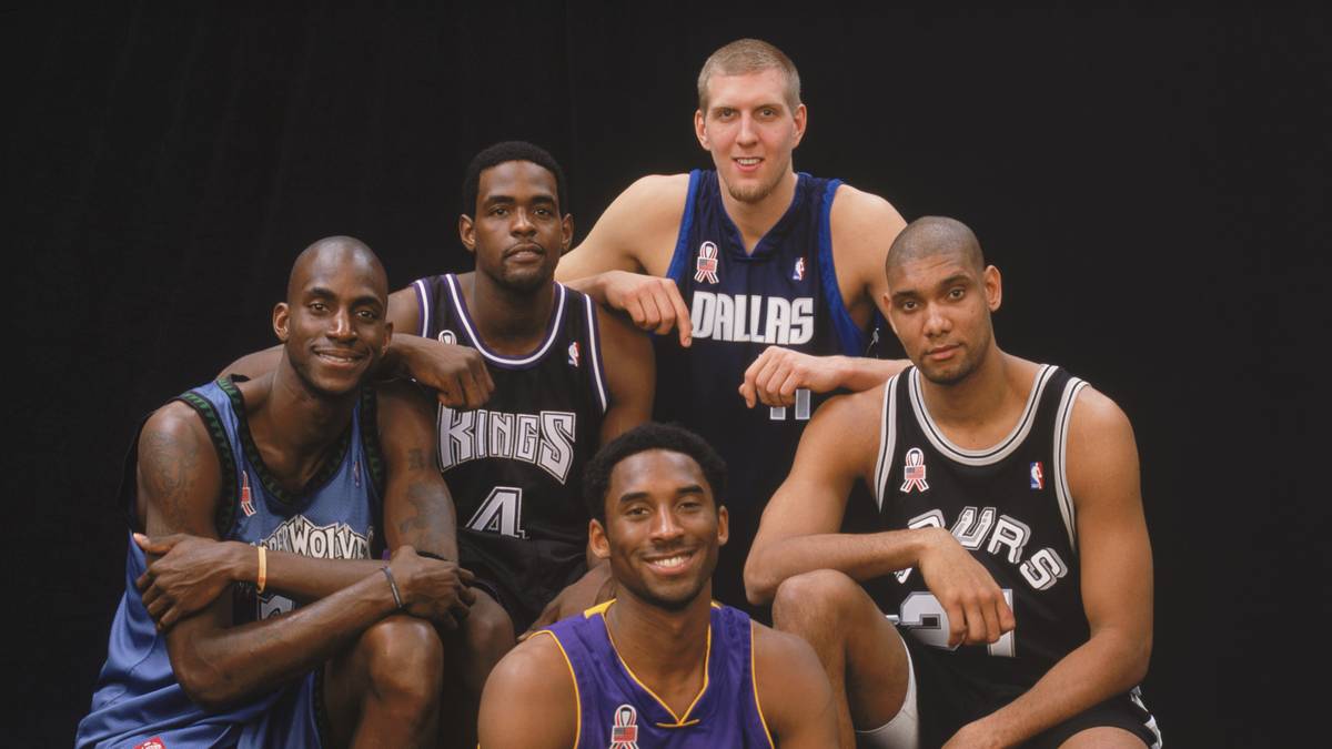 2002 wird Nowitzki (r.) erstmals für das All-Star Game nominiert. In Philadelphia siegt der Westen mit 135:120. Der damals 23-Jährige steuert in 24 Minuten zwölf Punkte, acht Rebounds und drei Assists bei