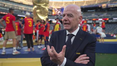 Kurz nach der WM-Pokal-Übergabe in New York spricht Gianni Infantino über das Turnier in vier Jahren. Der FIFA-Präsident ist Änderungen im Regelwerk gegenüber nicht abgeneigt - sogar eine Änderung der Abseitsregel ist für ihn vorstellbar.