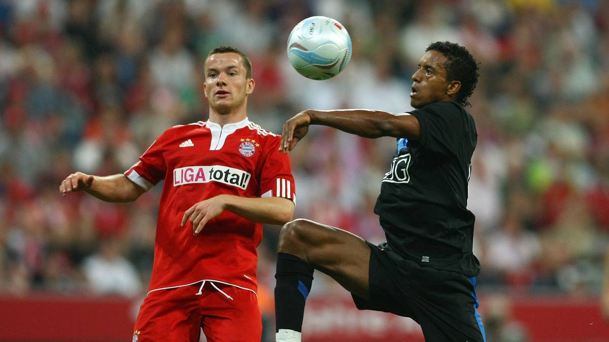 Die vielen Kritiker sehen sich bald bestätigt. Baumjohann macht nur kümmerliche drei Spiele. Meister wird er 2010 trotzdem, ehe er zu Schalke wechselt - und auch dort nicht glücklich wird