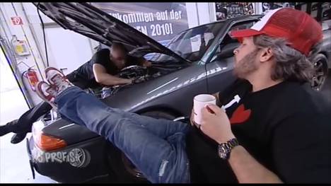 Bei Zuschauerkandidat Micha quillt das Konto über. Also möchte er 6000 Euro in ein sportliches Wochenend-Auto investieren. Ein 70er- Jahre Coupé zum rumcruisen soll es sein. Dieses Mal holen JP und Sid sich Rat von einem 70er-Jahre Kenner!