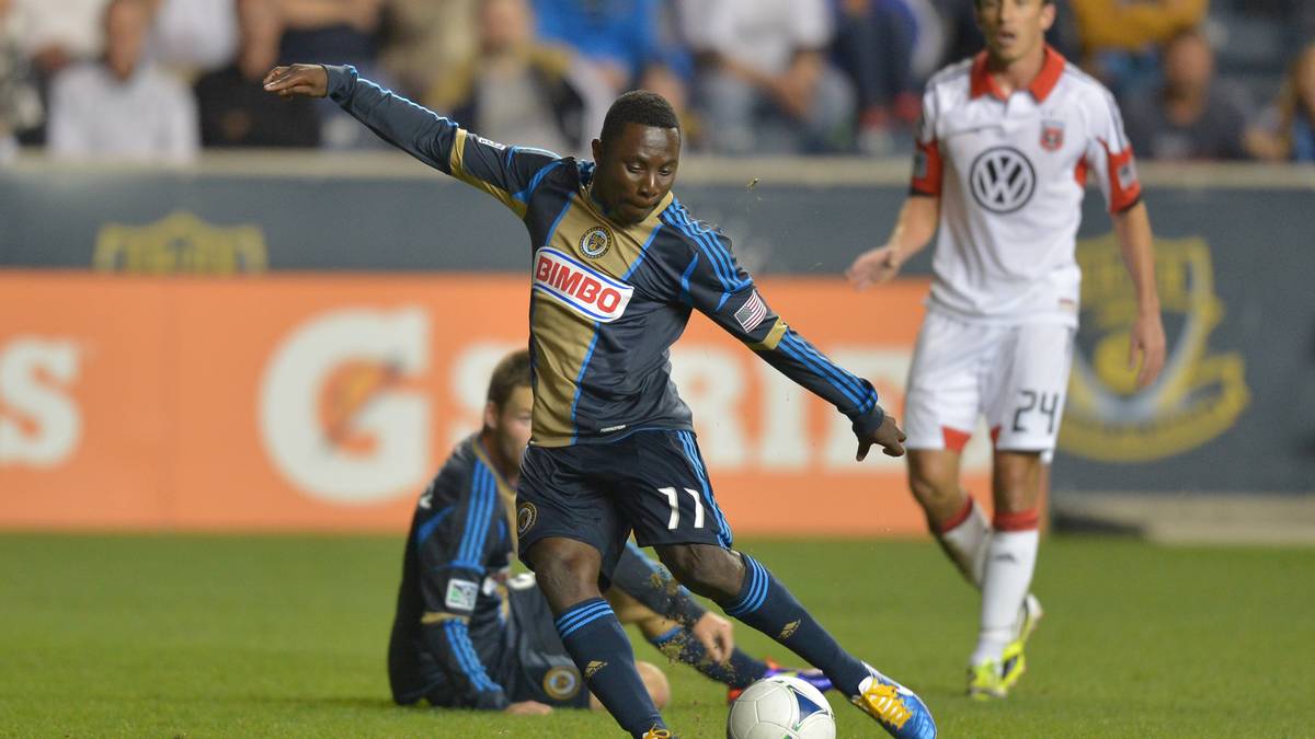 Aber Kopf in den Sand stecken ist nicht! "Ich bin immer noch jung", sagte Adu dem Sender "ESPN": "Ich bin nicht bereit, aufzugeben. Einige Dinge sind natürlich nicht so gelaufen, wie ich es mir gewünscht hätte. Aber ich liebe diesen Sport zu sehr, um zu sagen, ich gebe auf"