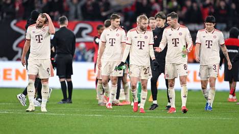 Der FC Bayern präsentiert sich beim Topspiel in Leverkusen dermaßen harmlos, dass der Auftritt historische Dimensionen annimmt - denn so etwas gab's in über 1000 Münchner Spielen noch nie!