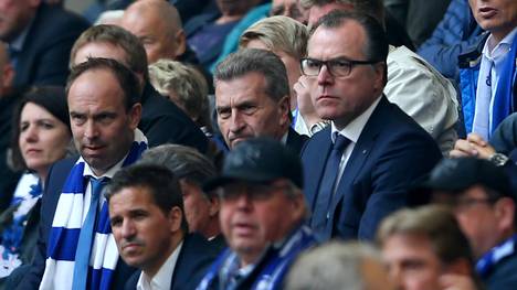 Schalke 04: Michael Zylka fürchtet "Chaos" bei Abstiegskampf, Clemens Tönnies (mitte) ist seit 20 Jahren Aufsichtsratsvorsitzender von Schalke 04