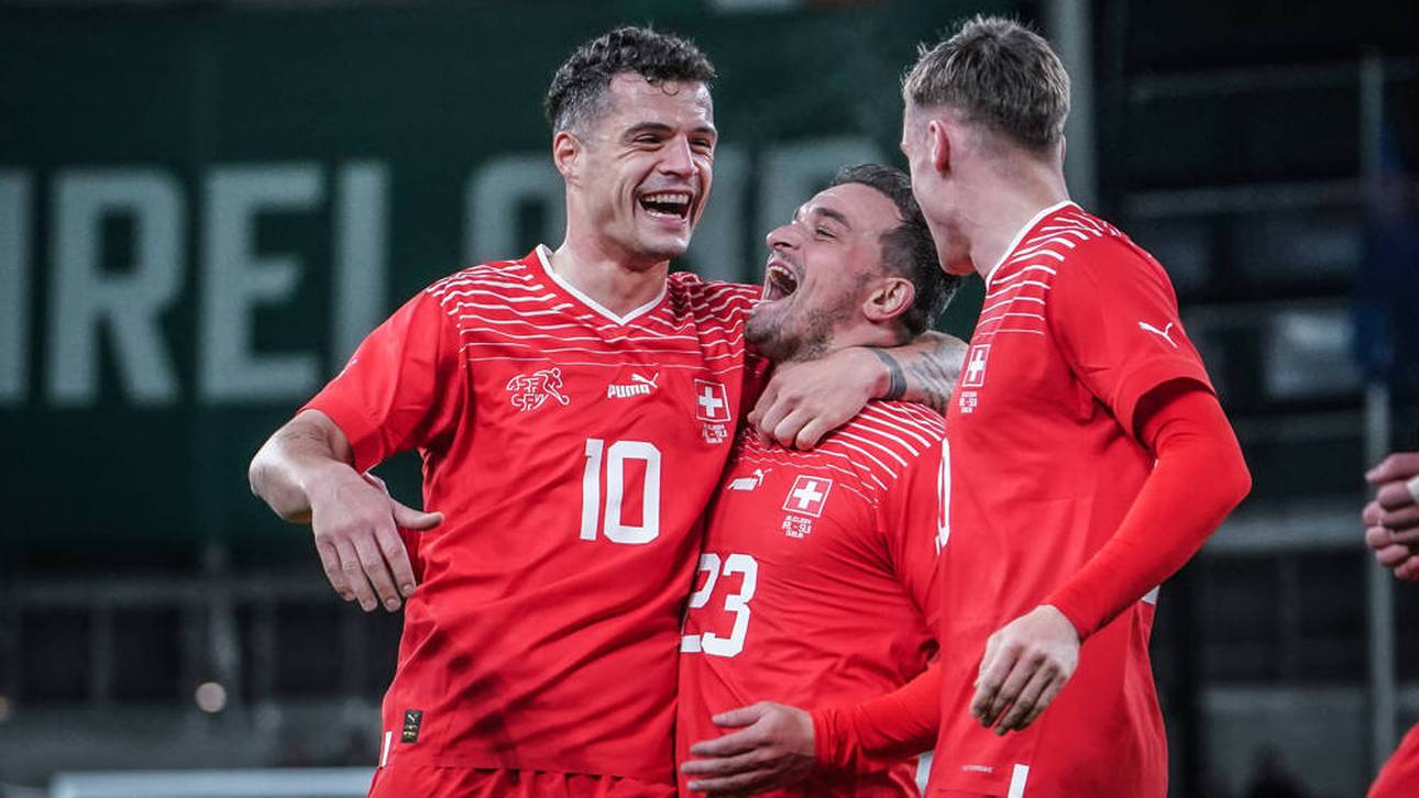 Granit Xhaka (l.) und Xherdan Shaqiri (M.) waren in der Schweizer Nationalmannschaft langjährige Teamkollegen