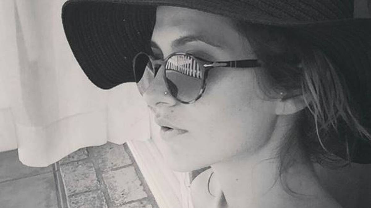 In Schwarz-Weiß, aber nicht minder sehenswert: Jessica ist die Ehefrau des ehemaligen Dortmunders Ciro Immobile, der in Frankreich für Italien auf Torejagd geht