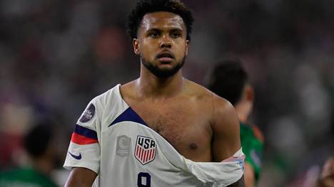 Nach dem ereignisreichen Duell zwischen Mexiko und den USA gibt der nord- u. mittelamerikanische Fußballverband CONCACAF die Sperren für die vom Platz gestellten Akteure bekannt.