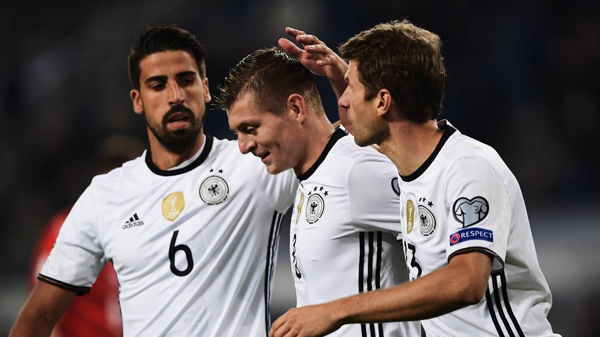 Aber Deutschland hat ja einen Toni Kroos: Der Real-Profi findet Anfang der zweiten Halbzeit mit einem messerscharfen Schlenzer die Lücke und erhöht auf 2:0 