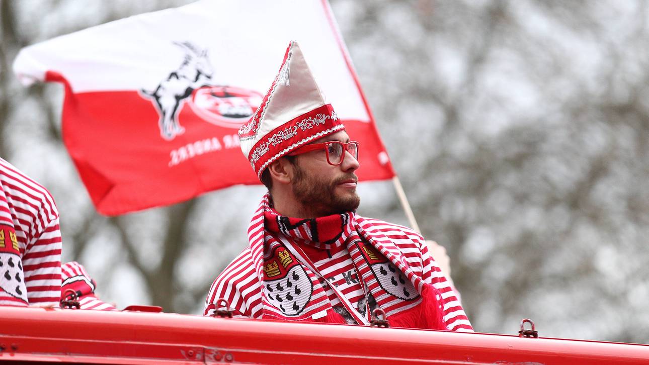 Köln zu Karneval im Ringelshirt