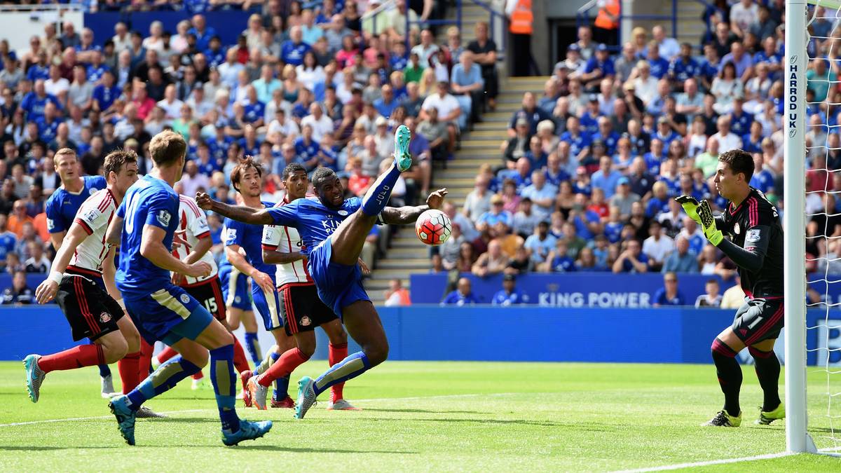 STARKER AUFTAKT: Die neue Saison beginnt für Leicester, wie die alte aufgehört hat. Gegen Sunderland macht Jamie Vardy das erste Tor, Riyad Mahrez legt doppelt nach, City gewinnt 4:2
