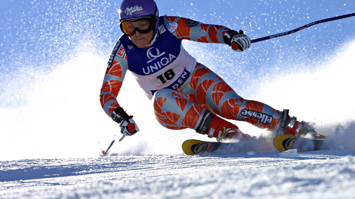 Die Französin erleidet bei einem Zusammenprall im Training mit dem deutschen Nachwuchstrainer Markus Anwander schwerste Verletzungen. Sie stirbt zwei Tage später in einem Innsbrucker Krankenhaus. 