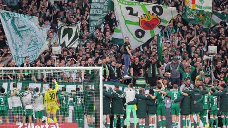 Werder Bremen konnte am vergangenen Spieltag dank des Sieges gegen Heidenheim aufatmen. Nun sorgt eine gemeinsame Aktion von Fans und Mannschaft für Aufsehen. Auch Bremen-Verteidiger Niklas Stark ist sich der Bedeutung der Anhänger bewusst.