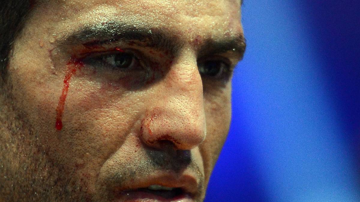 Doch nicht nur sportlich schreibt er in diesem Jahr Schlagzeilen. Charr kommt abermals mit dem Gesetz in Konflikt. Im Zuge einer bundesweiten Razzia gegen eine Autoschieberbande wird er erneut verhaftet. Das Verfahren wird eingestellt und Charr nach drei Wochen aus der Untersuchungshaft entlassen