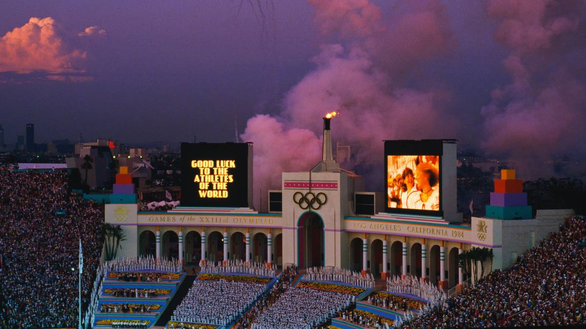 Das Los Angeles Memorial Coliseum ist insofern einzigartig, als es das einzige Stadion ist, in dem zwei Olympische Spiele eröffnet wurden: 1984 - wie auf diesem Bild zu sehen 
- und 1932
