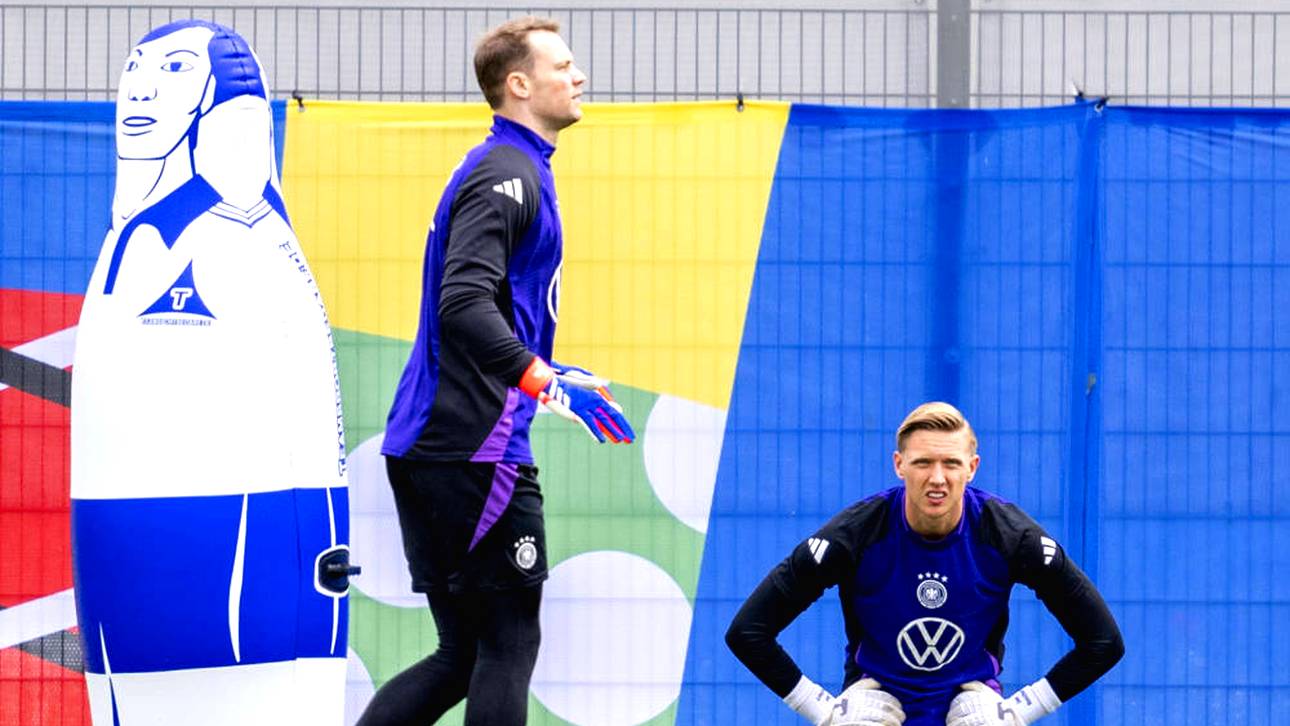 Jan Reichert steht mit seinem Idol auf dem Platz