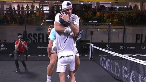 Bei der Premiere der World Padel Tour in Deutschland setzten sich Alejandro Galán und Juan Lebrón im Finale der German Padel Open in Düsseldorf durch.