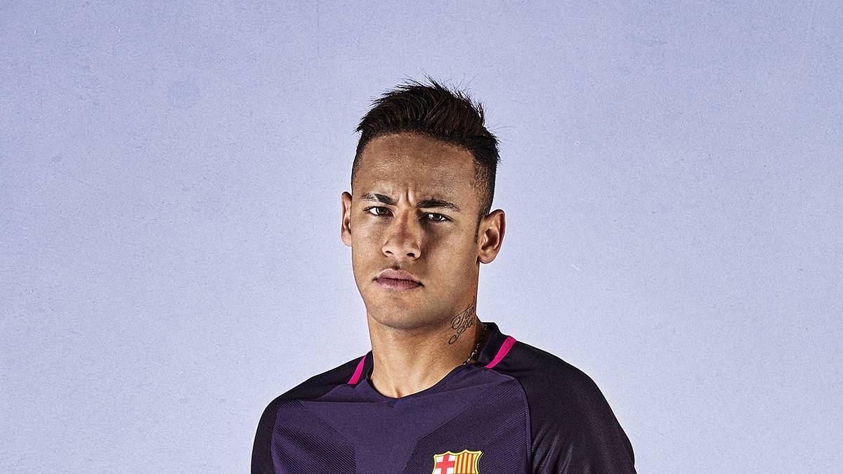 Auch der FC Barcelona hat sich beim Auswärts-Dress mal wieder etwas Neues einfallen lassen. In Pink und Lila gehen Lionel Messi und Co. in Zukunft auf Titeljagd.