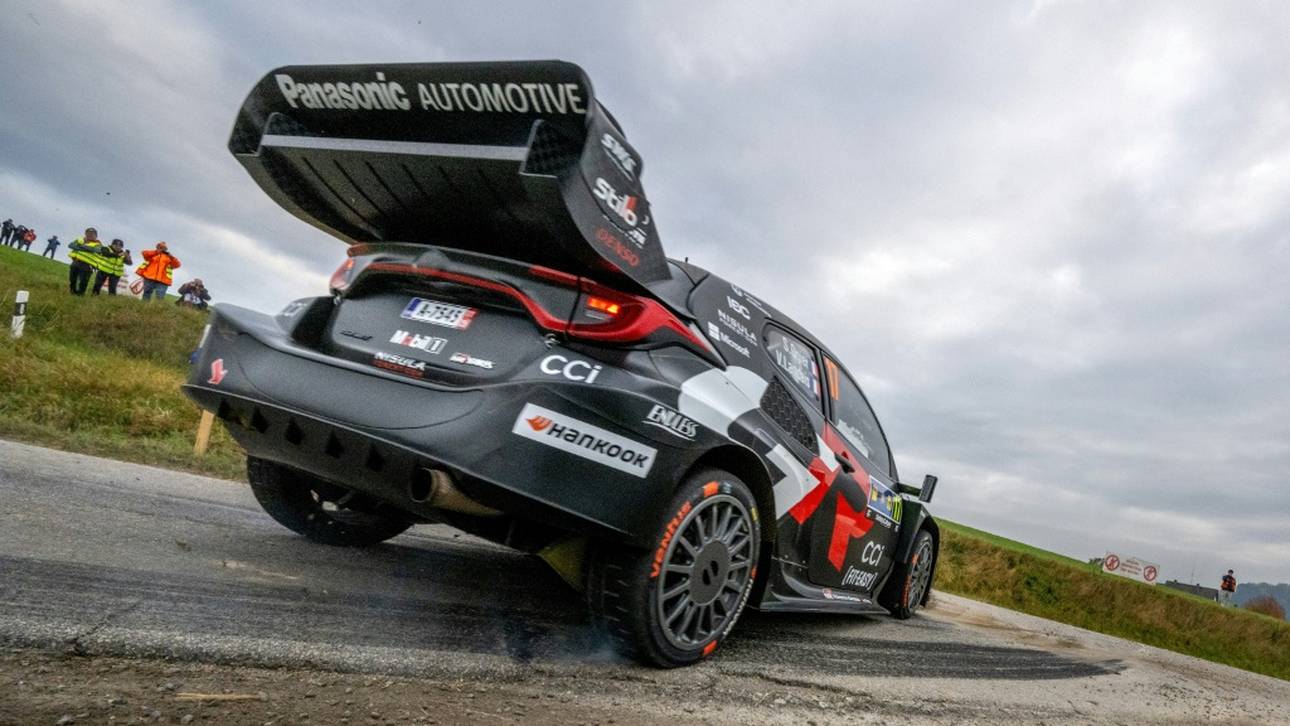 Rallye: Evans neuer Spitzenreiter – Rovanperä und Ogier lauern