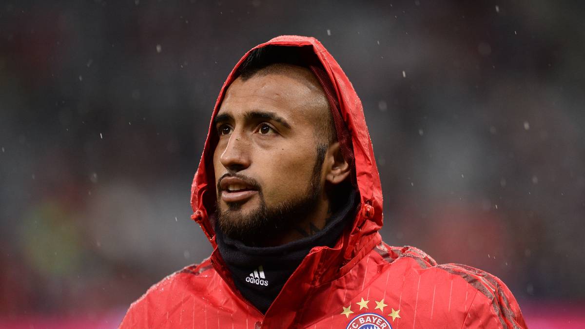 Aufwärmen unter verschäften Bedingungen, hier mit Arturo Vidal