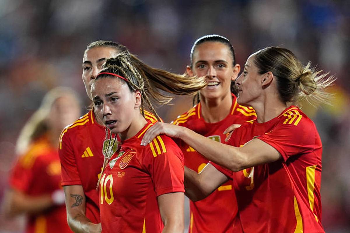 Topfavorit Spanien greift ein