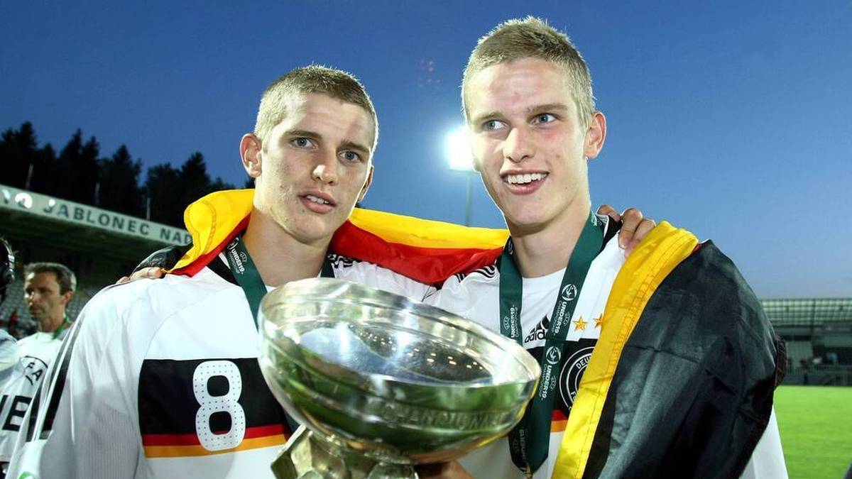 Lars Bender (li.) und Sven Benderwurden mit der deutschen U19 Europameister 2008