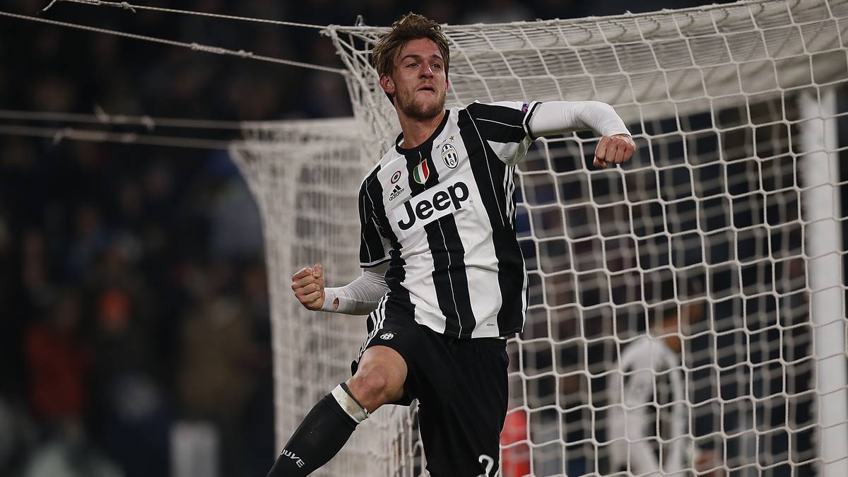 Juves Daniele Rugani steigt nicht nur beim Jubeln am höchsten. Der Innenverteidiger macht das 2:0 gegen Dinamo Zagreb und schießt die "Alte Dame" damit zum Gruppensieg